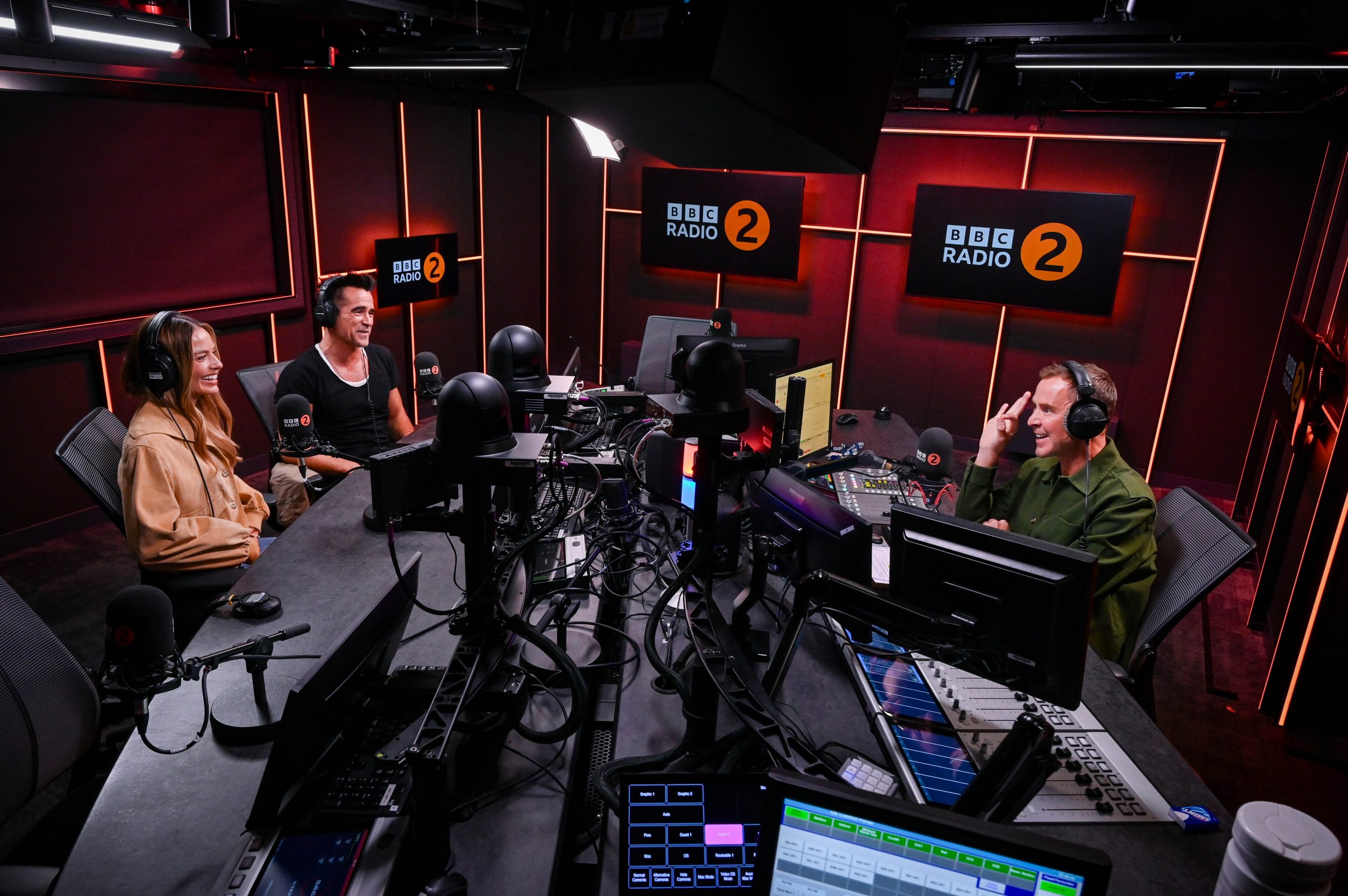 16 September 2025: Colin Farrell, Margot Robbie & the chaos of open tabs